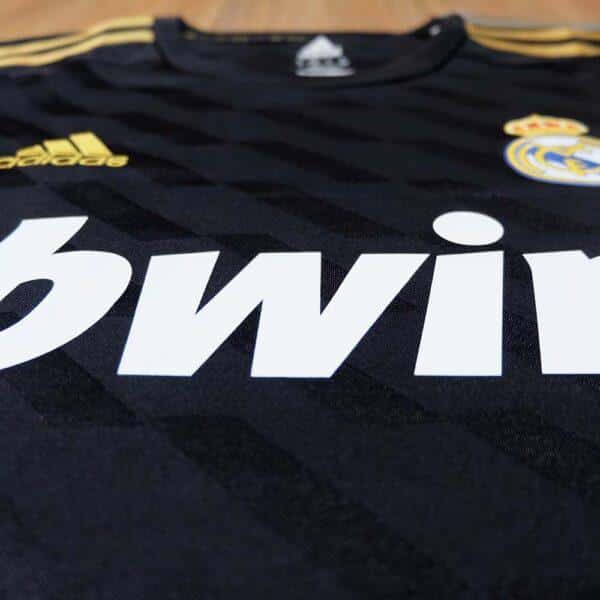 MAILLOT RETRO REAL MADRID EXTERIEUR 2011-2012